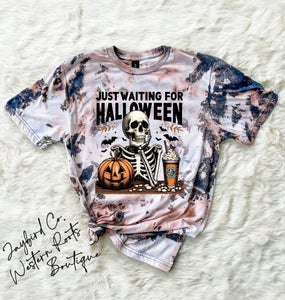 WAITING FOR HALLOWEEN SKELLI BLEACHED TEE