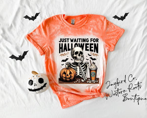 WAITING FOR HALLOWEEN SKELLI BLEACHED TEE