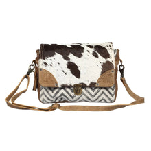 Load image into Gallery viewer, PEARL FUSION MESSENGER BAG 1•3•8•0
