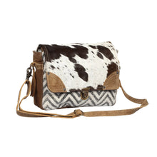Load image into Gallery viewer, PEARL FUSION MESSENGER BAG 1•3•8•0

