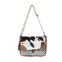 Load image into Gallery viewer, PEARL FUSION MESSENGER BAG 1•3•8•0
