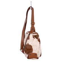 Load image into Gallery viewer, ROBNETTE RANCH FANNY-PACK BAG IN CARAMEL &amp; WHITE 8•4•6•1

