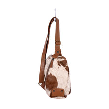 Load image into Gallery viewer, ROBNETTE RANCH FANNY-PACK BAG IN CARAMEL &amp; WHITE 8•4•6•1
